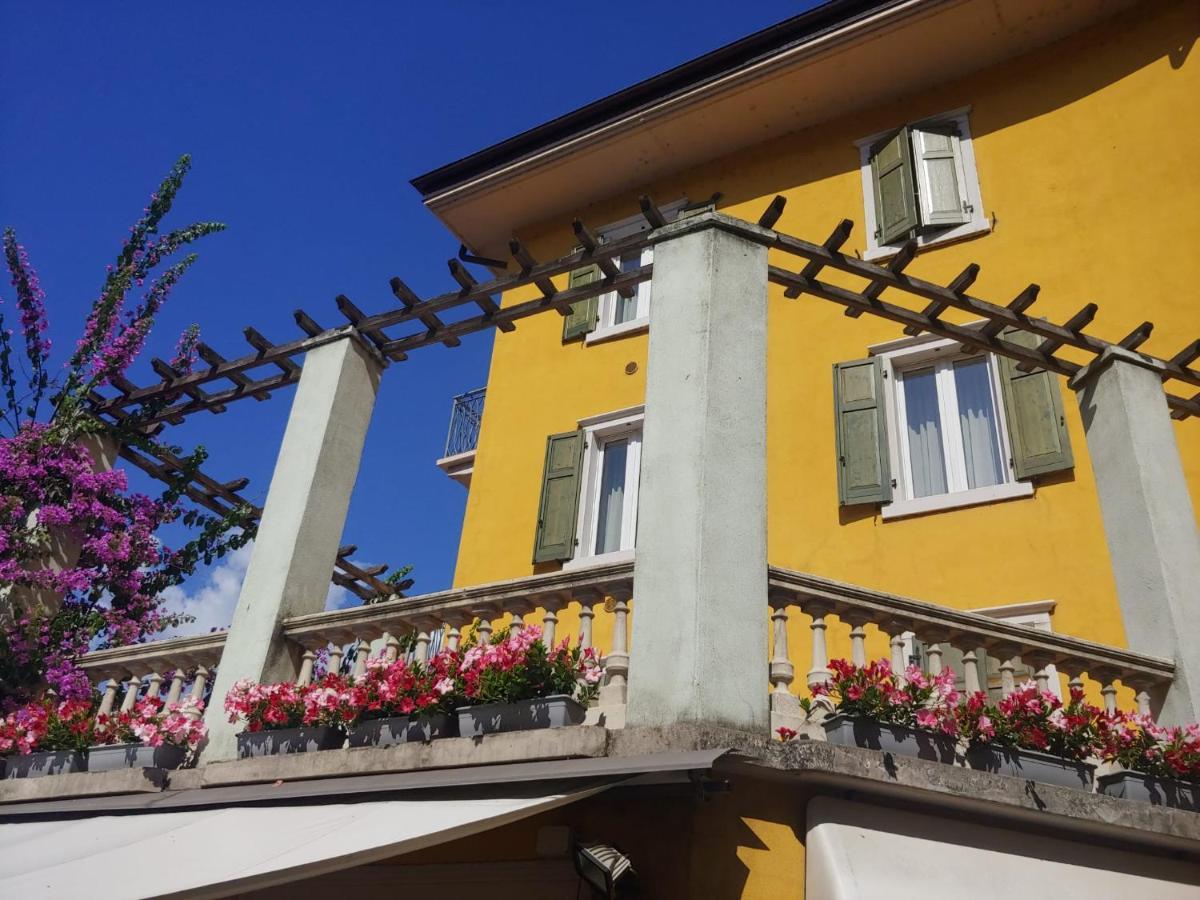 Appartamenti Baia Azzurra 3. Torbole Sul Garda Luaran gambar